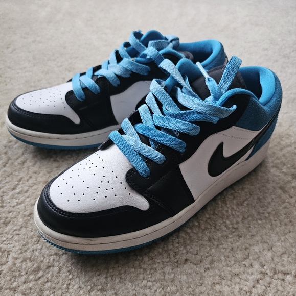Nike Jordan 1 - Picture 1 of 5